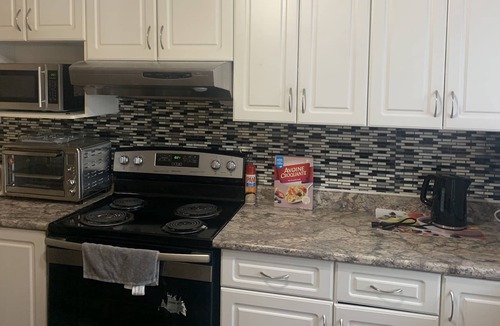 Thompson House | Comfy house with 3 bedrooms and 2 washrooms