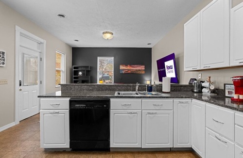 Soulard Apartment | Comfy King 1BR Heart of Soulard