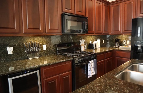 Woodlake - Briar Meadow House | Comfy King Bed | Sleeps 10 | Near Houston Galleria