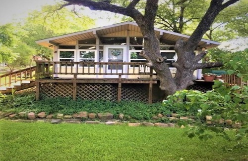 Pottsboro Cabin | Comfy Lake Texoma Cabins