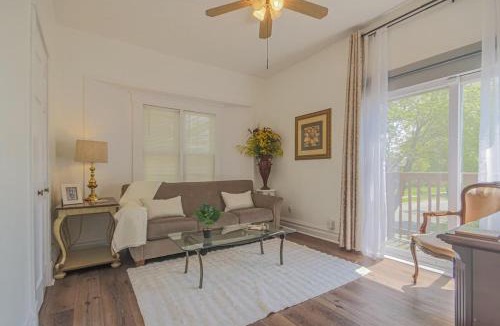 Forest Park Apartment | Comfy One Bed Apartment in Forest Park
