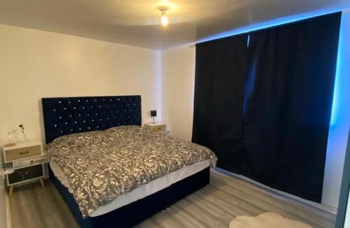 Gascoigne Apartment | Comfy one bedroom apartment