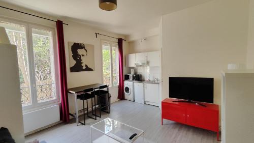 Louis Bertrand-Mirabeau-Semard Apartment | Comfy Parisian studio!