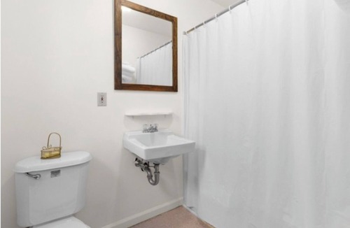 East Springfield Hotel | Comfy & Pet Friendly Stay Near Cooperstown