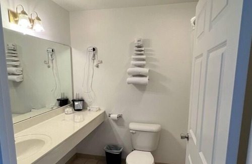 Red Bud Bed & Breakfast | Comfy Petite Queen Suite in the Heart of Red Bud!