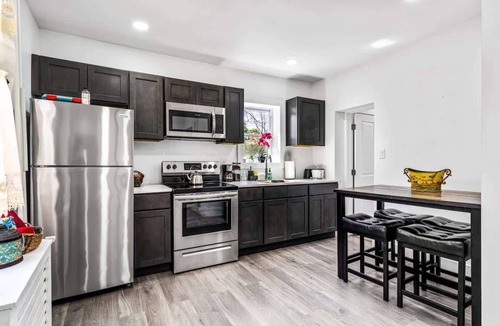 Delair Apartment | Comfy Private Parking-2bed-2min-1st flr