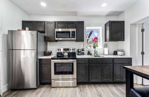 Delair Apartment | Comfy Private Parking-2bed-2min-1st flr