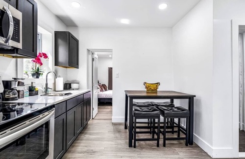 Delair Apartment | Comfy Private Parking-2bed-2min-1st flr