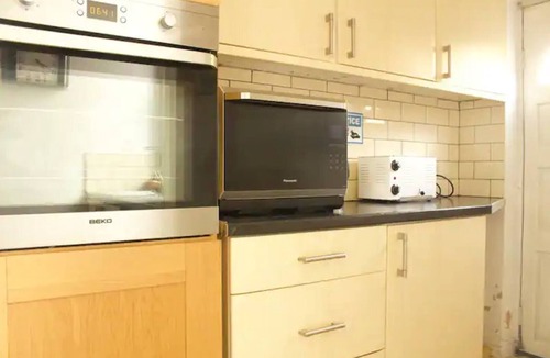 Offerton Bed & Breakfast | Comfy Private Room near MCR Centre