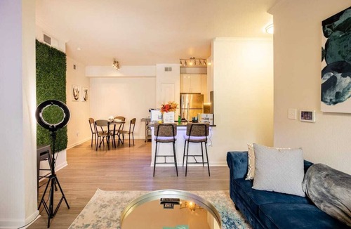 East Riverside - Oltorf Apartment | COMFY(Private Unit)5-miles away from Airport 2BR/1BA right near the Heart of ATX