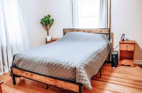 Martinsville House | Comfy professional haven Fenced yard 8 Sleep Mattress Pad
