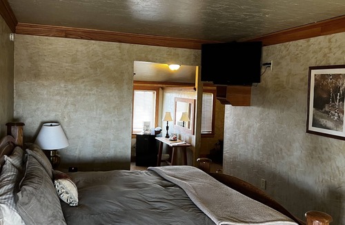 Kirk Cabin | Comfy, quiet rustic lodge with game room, bar, dining room & full XL kitchen