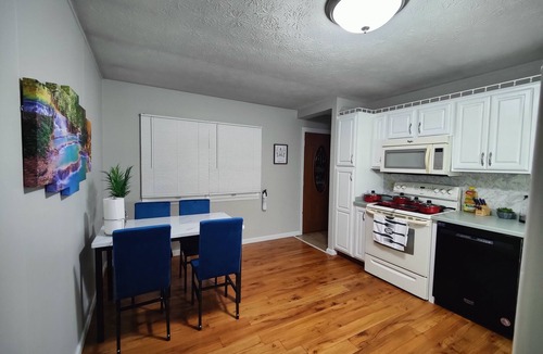 Elmira House | Comfy Ranch House [3 BR/2 BA] Pool and Park