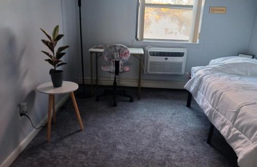 Pomonok House | Comfy Room in Fresh Meadows