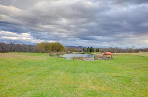 Schuylerville House | Comfy Schuylerville Carriage Getaway with Views