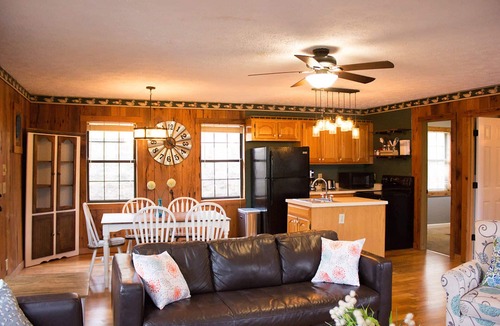 Smithville Cabin | Comfy, Secluded Lake Cabin Retreat