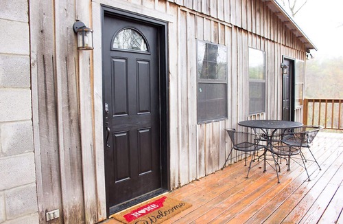 Smithville Cabin | Comfy, Secluded Lake Cabin Retreat