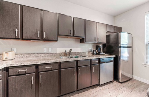South Congress Apartment | Comfy SoCo 1BR King Suite w/GymPickleballLaundry