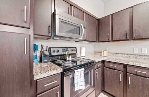South Congress Apartment | Comfy SoCo 1BR King Suite w/GymPickleballLaundry