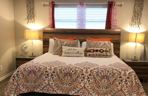 DeSoto House | Comfy, Spacious yet affordable ! Just what you Deserve !