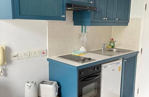 Colville Apartment | Comfy Split Level Studio Portobello Rd wth Terrace