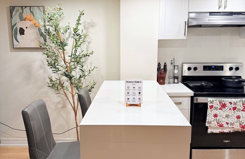 Durham Region Apartment | Comfy Stay w/Workspace + Brew Bar | Free Parking