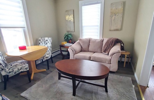 Auburn House | Comfy studio apartment on 2nd floor, pet friendly