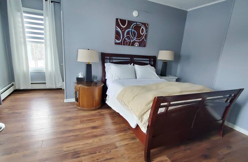 Auburn House | Comfy studio apartment on 2nd floor, pet friendly