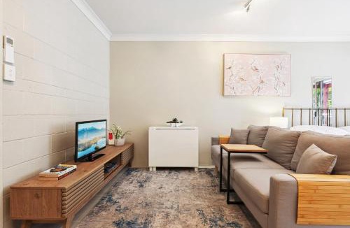 East Brisbane Apartment | Comfy Studio near Gabba with Secure Parking