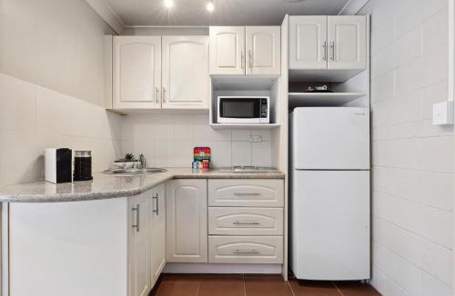 East Brisbane Apartment | Comfy Studio near Gabba with Secure Parking