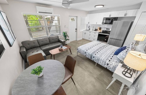 Lake Ridge Apartment | Comfy Studio w/Sofa Bed & Pool Access