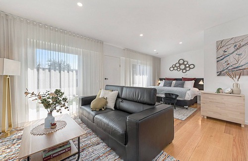 Carnegie Apartment | Comfy Studio with Shared Backyard near Racecourse