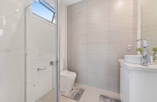 Carnegie Apartment | Comfy Studio with Shared Backyard near Racecourse