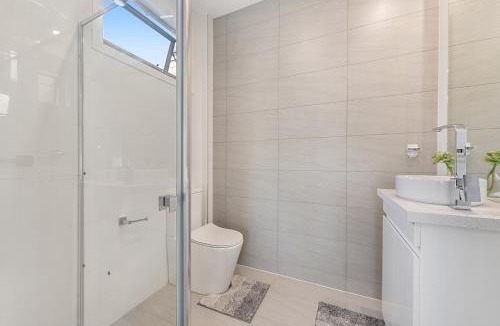 Carnegie Apartment | Comfy Studio with Shared Backyard near Racecourse