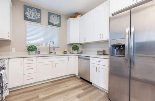 Ridgecrest House | Comfy & Stylish- 4 Bathrooms