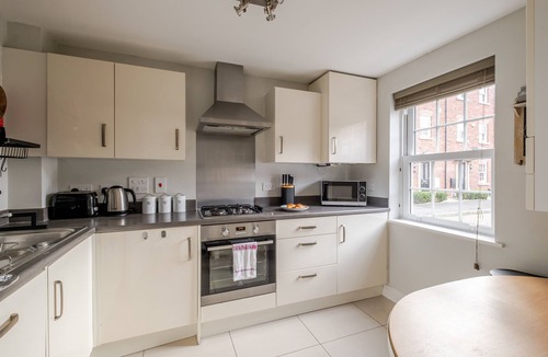 Kempston House | Comfy & stylish 4 bed house