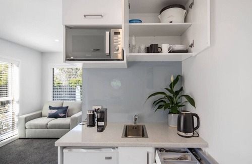 Wellington Apartment | Comfy stylish Central Wellington studio