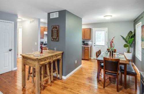 Gates-North Gates Apartment | Comfy Suburb Home w/ King Beds by Arpt/Dwnt/UofR