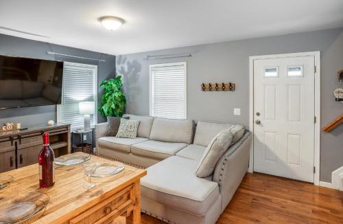 Gates-North Gates Apartment | Comfy Suburb Home w/ King Beds by Arpt/Dwnt/UofR