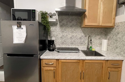 Miramar Apartment | Comfy suite with kitchen