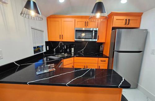 Fairview Shores Apartment | Comfy Tiny Home WP Large Private Deck Queen bed