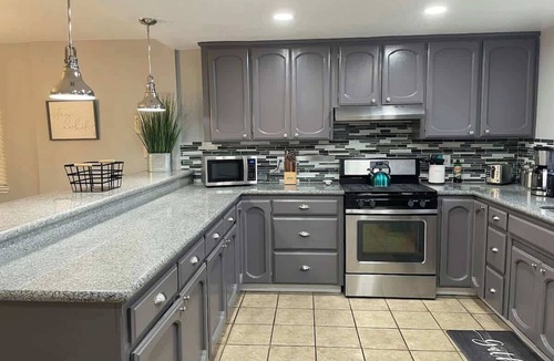 Modesto Condo | Comfy Townhome Retreat