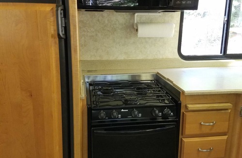 Colfax House | Comfy Trailer between Sacramento & Lake Tahoe