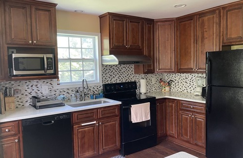 Woodbridge House | Comfy Vacation Retreat