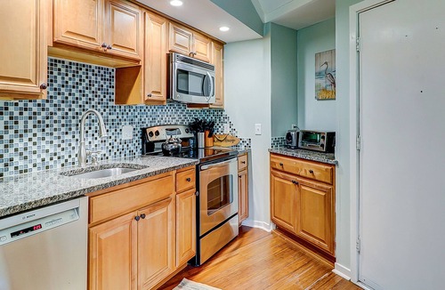 Night Heron House | Comfy villa with lagoon views/ shared pool access super-close to the beach