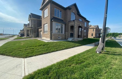 Brampton House | Comfy VRBO Getaway For Groups - 6 Bedrooms, 3,5 Baths, 12 Persons Could Sleep