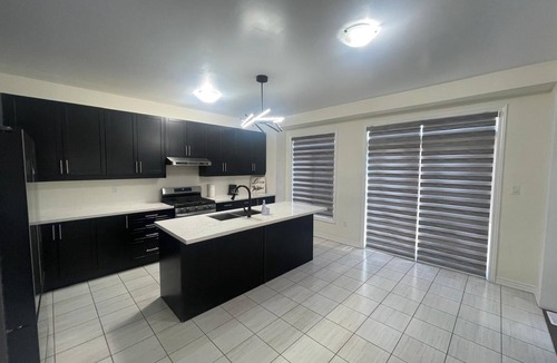 Mount Pleasant House | Comfy VRBO with 6 Bedrooms, 3.5 Bathrooms, accommodating 12 people comfortably.