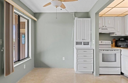 Shell Harbor Condo | Comfy Waterfront Condo at Tennisplace with Pool