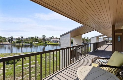 Shell Harbor Condo | Comfy Waterfront Condo at Tennisplace with Pool