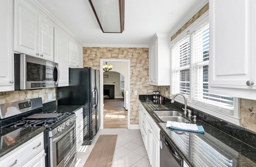 Columbia House | Comfy West Columbia Get-Away